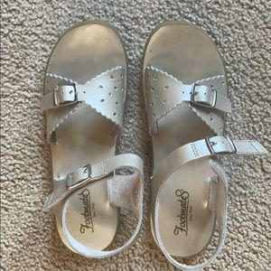 Footmates VGUC gold sandals